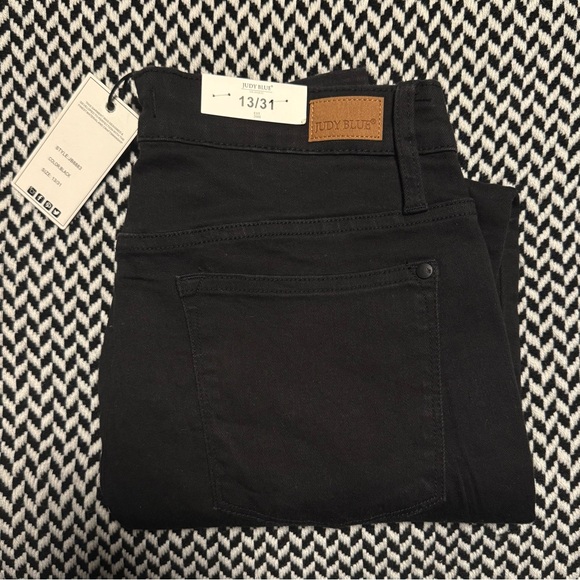 Judy Blue | Black Mid Rise Skinny Jeans - Picture 2 of 6